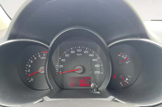 Kia Picanto (2016) thumbnail 21