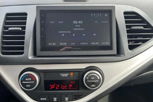 Kia Picanto (2016) thumbnail 23