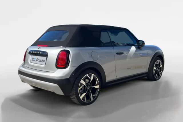 MINI Cooper (2025) thumbnail 2