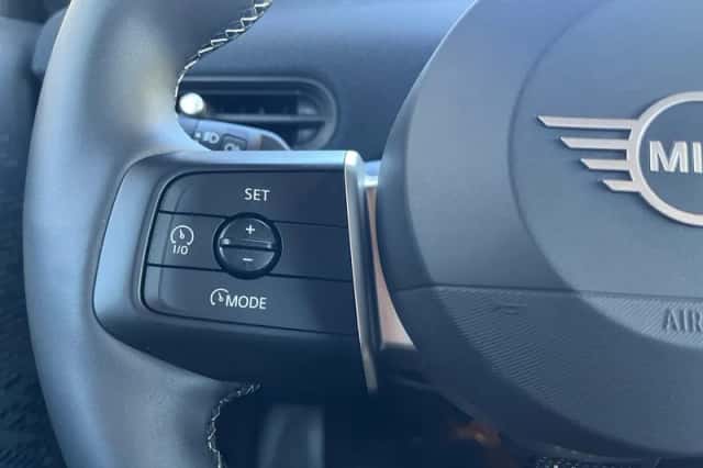 MINI Cooper (2025) thumbnail 18