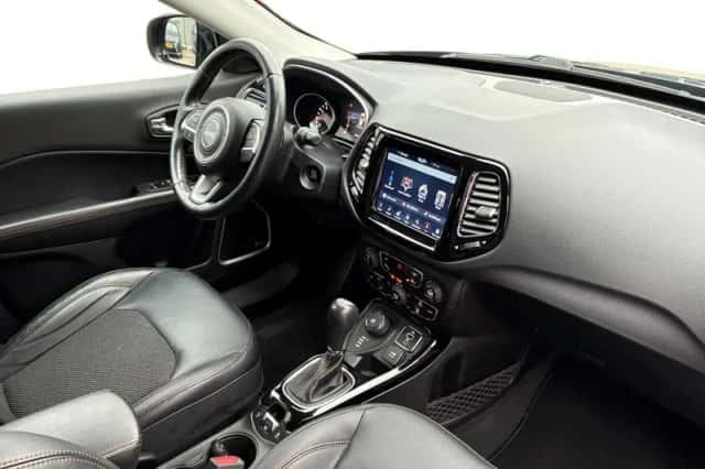 Jeep Compass (2017) thumbnail 3