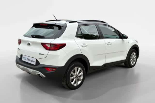 Kia Stonic (2021) thumbnail 2