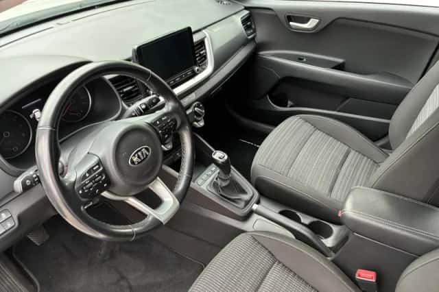 Kia Stonic (2021) thumbnail 16