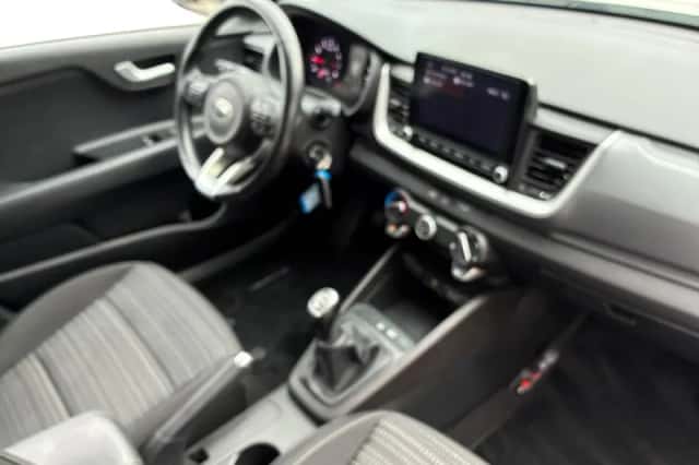 Kia Stonic (2021) thumbnail 3