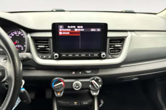 Kia Stonic (2021) thumbnail 22
