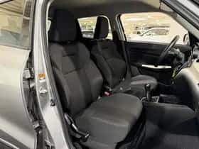 Suzuki Swift (2019) thumbnail 16