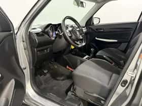Suzuki Swift (2019) thumbnail 10