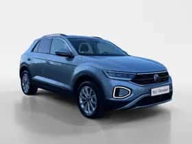 Volkswagen T-Roc (2024) thumbnail 3