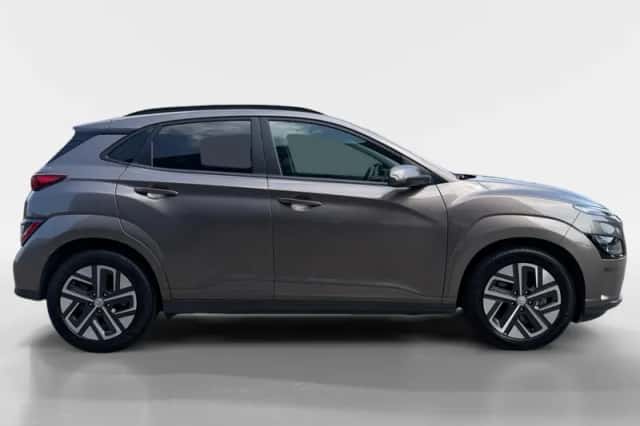 Hyundai Kona (2022) thumbnail 4
