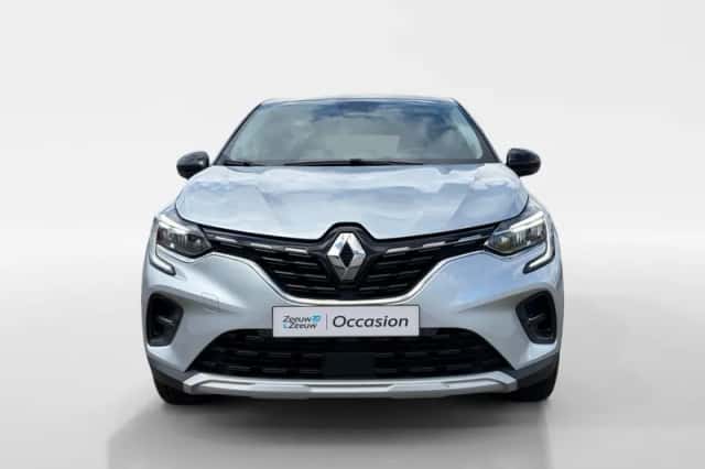 Renault Captur (2023) thumbnail 2