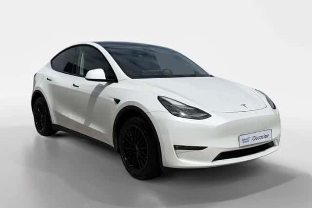 Tesla Model Y (2023) thumbnail 3