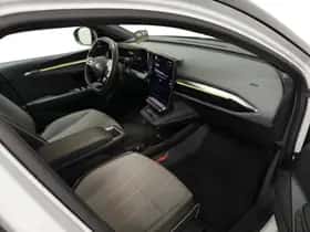 Renault Mégane E-Tech (2023) thumbnail 6
