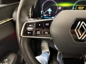 Renault Mégane E-Tech (2023) thumbnail 8