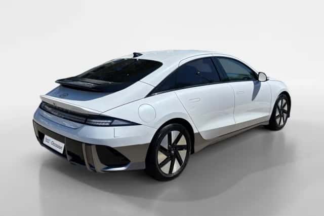 Hyundai Ioniq 6 (2023) thumbnail 2