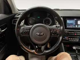 Kia Niro (2016) thumbnail 17
