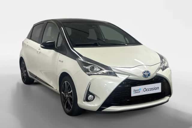 Toyota Yaris (2017) thumbnail 2