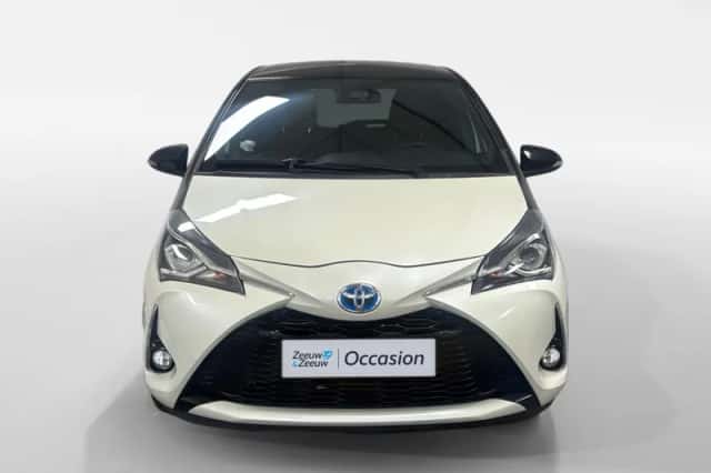 Toyota Yaris (2017) thumbnail 5