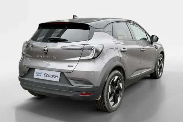 Renault Captur (2025) thumbnail 2