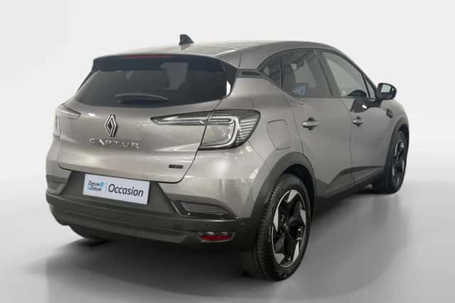Renault Captur (2025) thumbnail 2