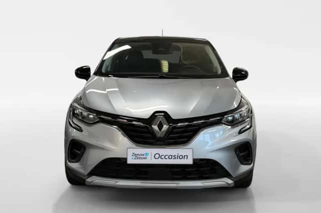 Renault Captur (2022) thumbnail 3