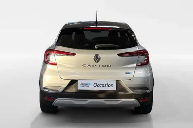 Renault Captur (2022) thumbnail 4