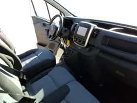 Opel Vivaro (2014) thumbnail 24