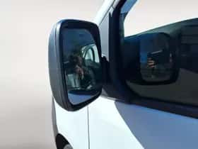 Opel Vivaro (2014) thumbnail 10