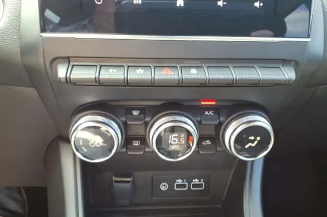 Renault Captur (2024) thumbnail 23
