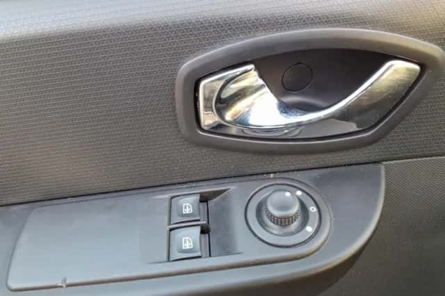 Renault Clio (2014) thumbnail 13