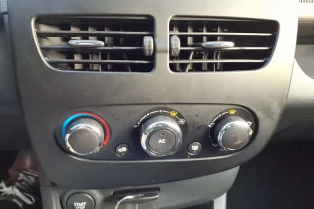 Renault Clio (2014) thumbnail 20