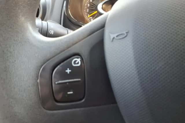Renault Clio (2014) thumbnail 21