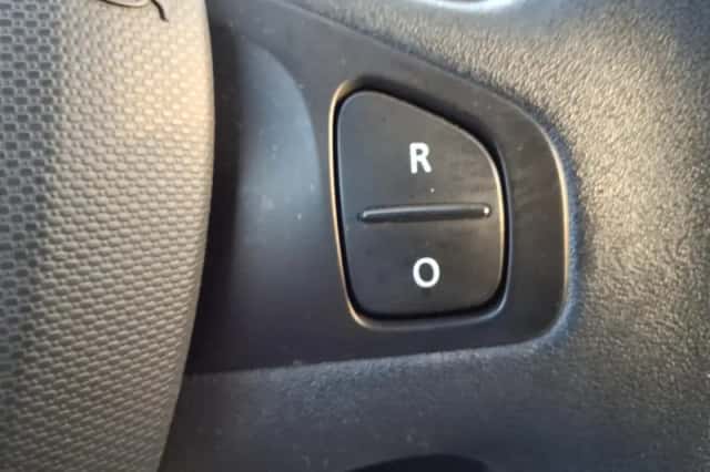 Renault Clio (2014) thumbnail 24