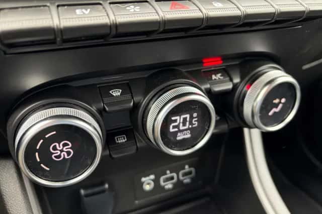 Renault Captur (2023) thumbnail 14