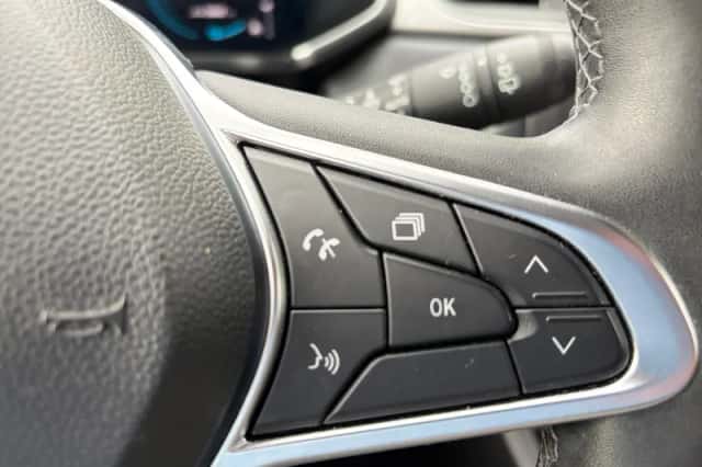 Renault Captur (2023) thumbnail 19