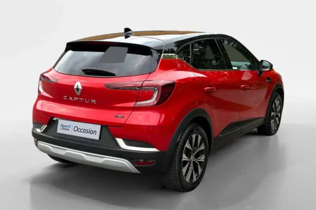 Renault Captur (2023) thumbnail 3