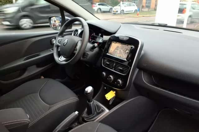 Renault Clio (2017) thumbnail 17