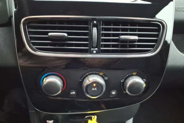 Renault Clio (2017) thumbnail 23