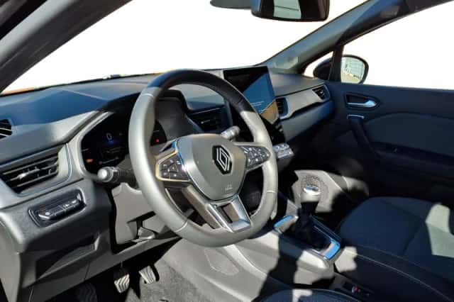 Renault Captur (2024) thumbnail 14
