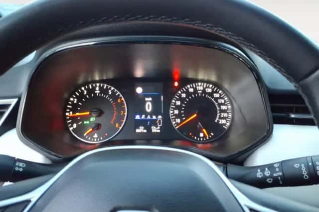 Renault Clio (2023) thumbnail 18