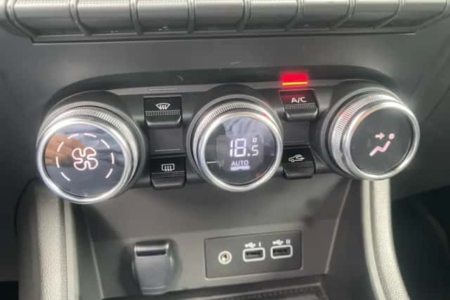Renault Captur (2023) thumbnail 11