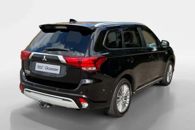 Mitsubishi Outlander (2021) thumbnail 2