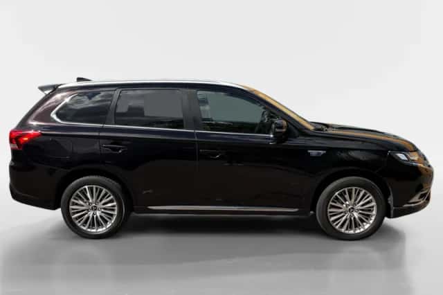 Mitsubishi Outlander (2021) thumbnail 3