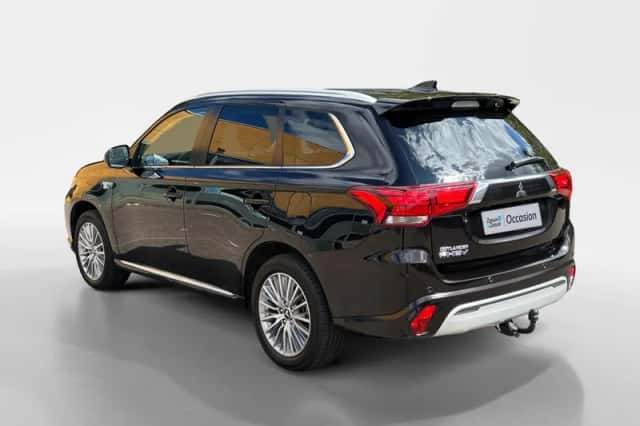 Mitsubishi Outlander (2021) thumbnail 4