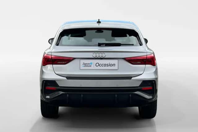Audi Q3 (2021) thumbnail 5