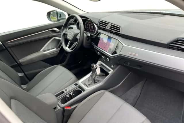 Audi Q3 (2021) thumbnail 9