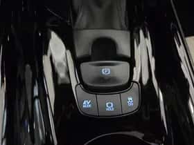 Toyota C-HR (2021) thumbnail 16