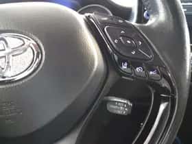 Toyota C-HR (2021) thumbnail 10