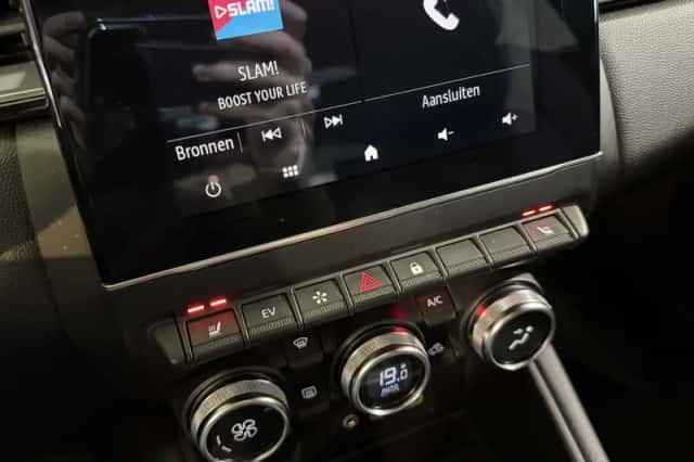 Renault Captur (2023) thumbnail 21