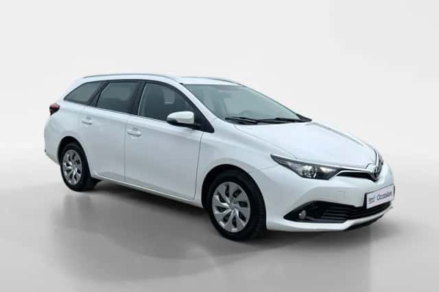 Toyota Auris (2016) thumbnail 3