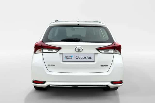 Toyota Auris (2016) thumbnail 6